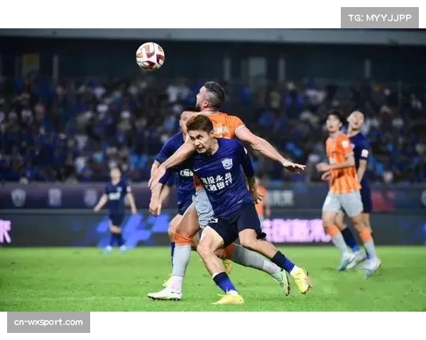 【2026年4月中超联赛射门效率数据观察·赛中·特写特写镜头：沧州雄狮门将邵镤亮神勇扑出成都蓉城禁区内的近距离必进球